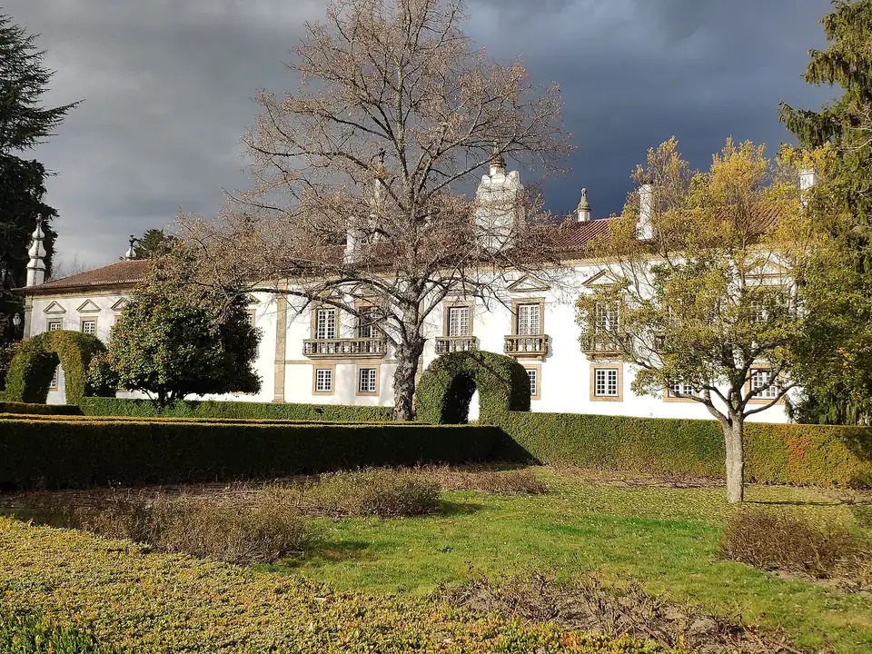 Geometriska buxbomsträdgårdar vid Casa de Mateus nära Vila Real